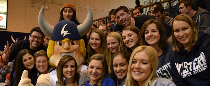 students pose with Western mascot Buddy the Viking
